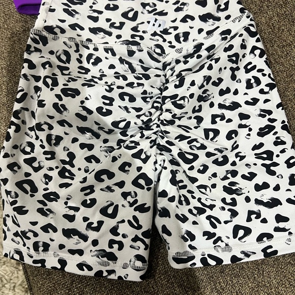 Sports bra and scrunch bum shorts set or individual - Picture 8 of 8